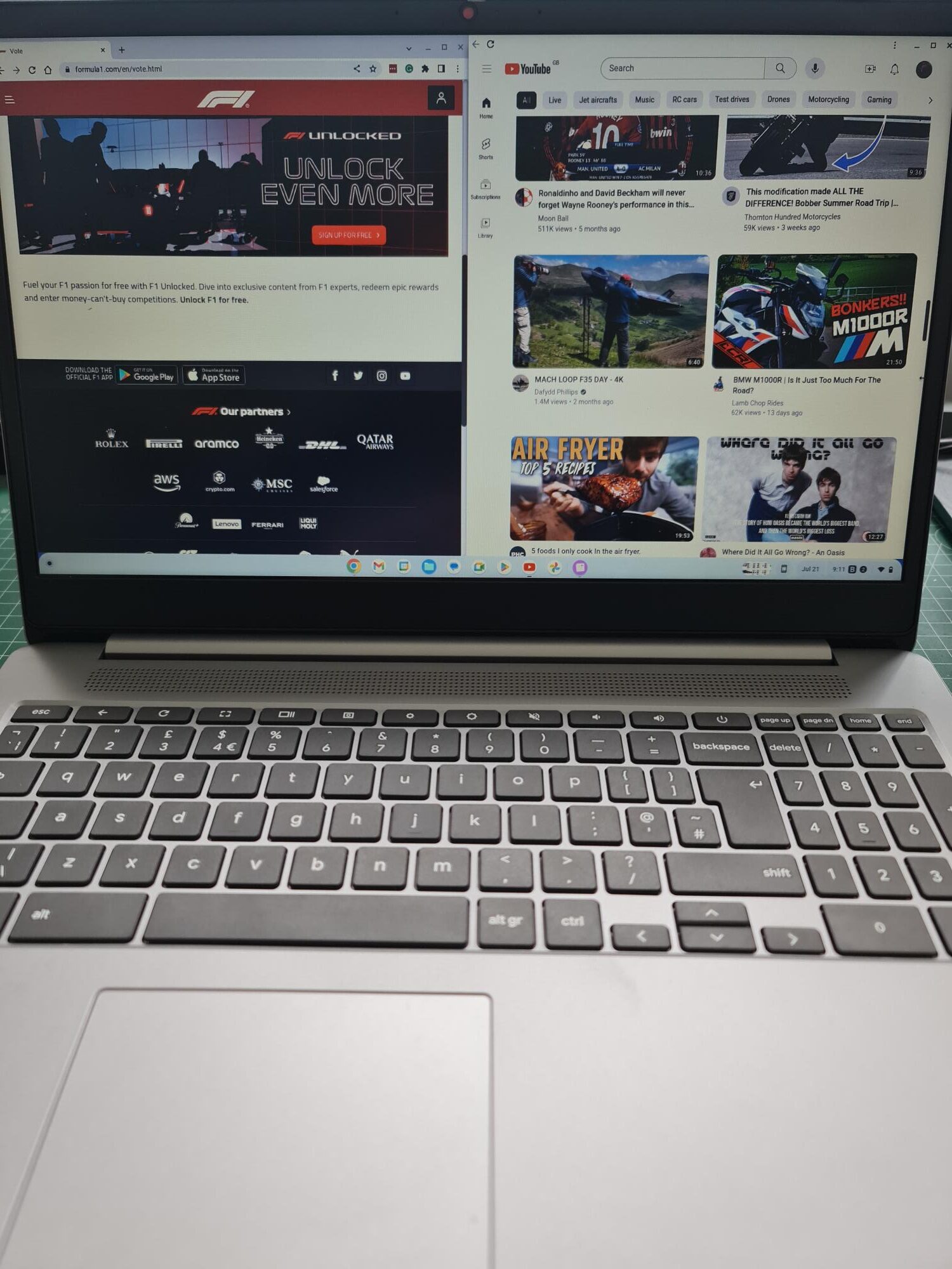 Lenovo Chromebook displaying in Split Screen Mode