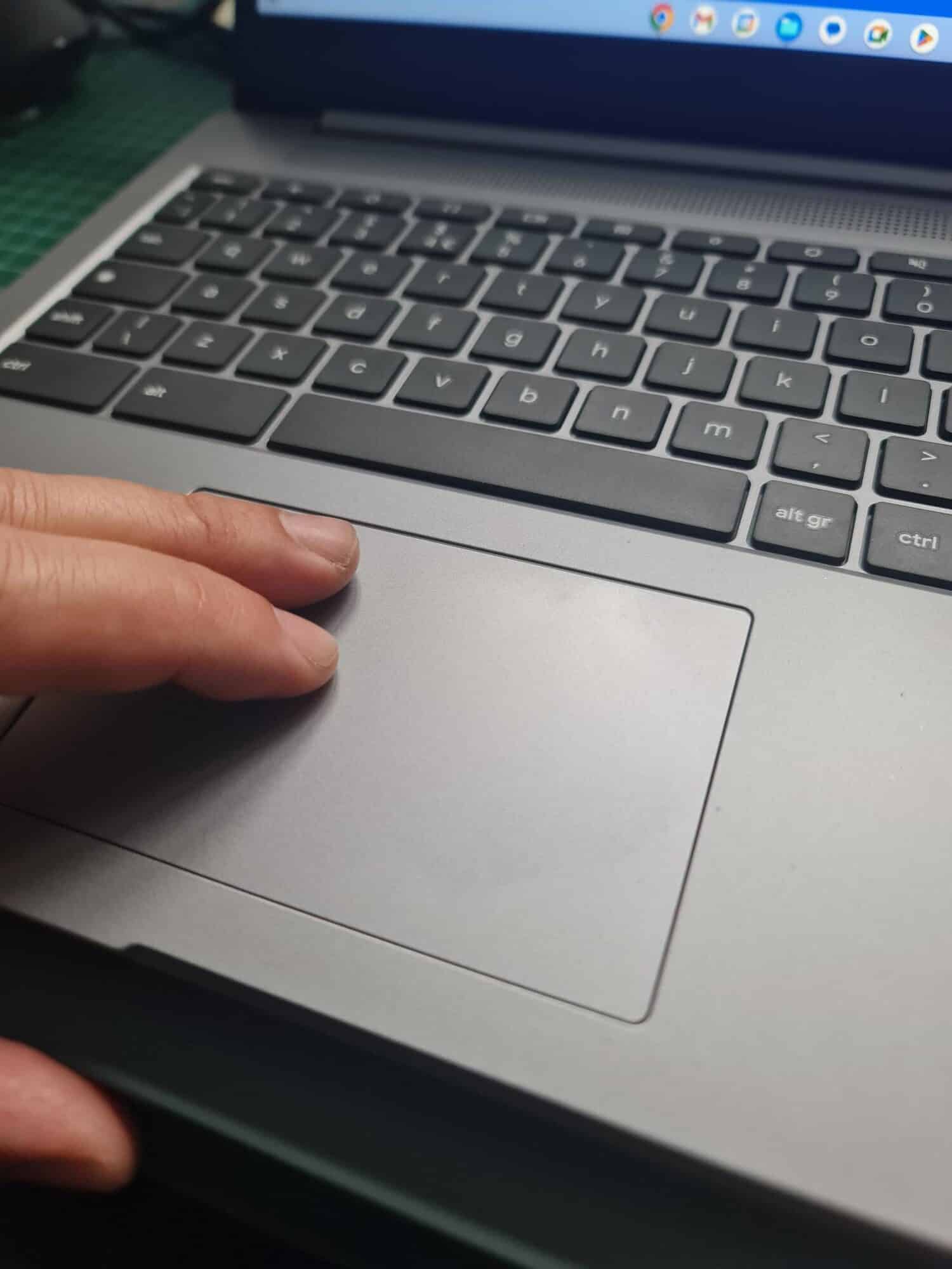 Image show two fingers on the Chromebook Touchpad to Right Click